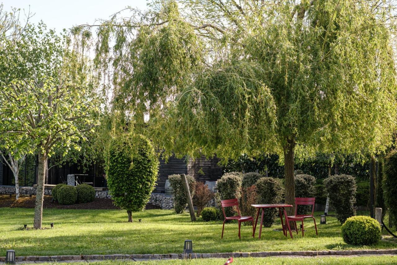 Le Domaine Des Pres Verts Suites & Chambres Avec Jacuzzi Privatif Jouey Eksteriør bilde