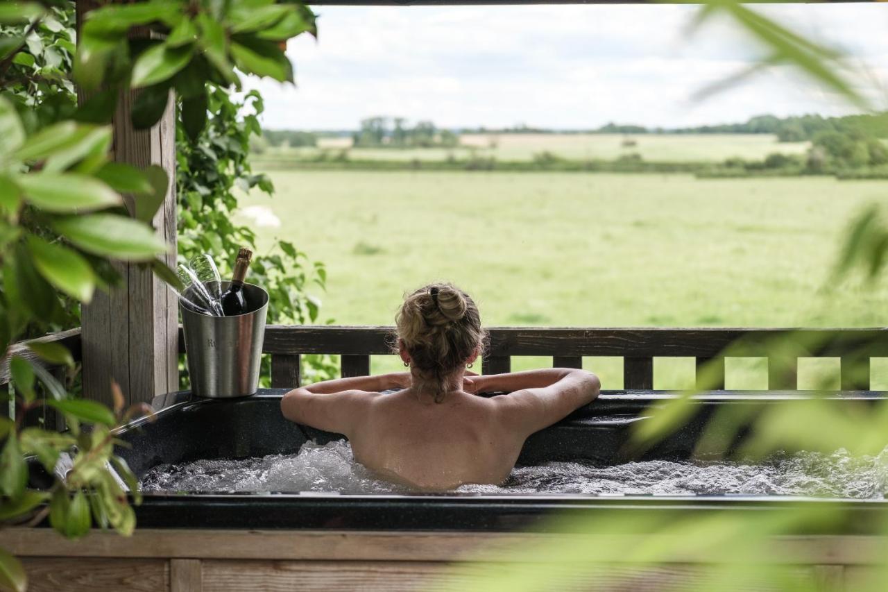 Le Domaine Des Pres Verts Suites & Chambres Avec Jacuzzi Privatif Jouey Eksteriør bilde