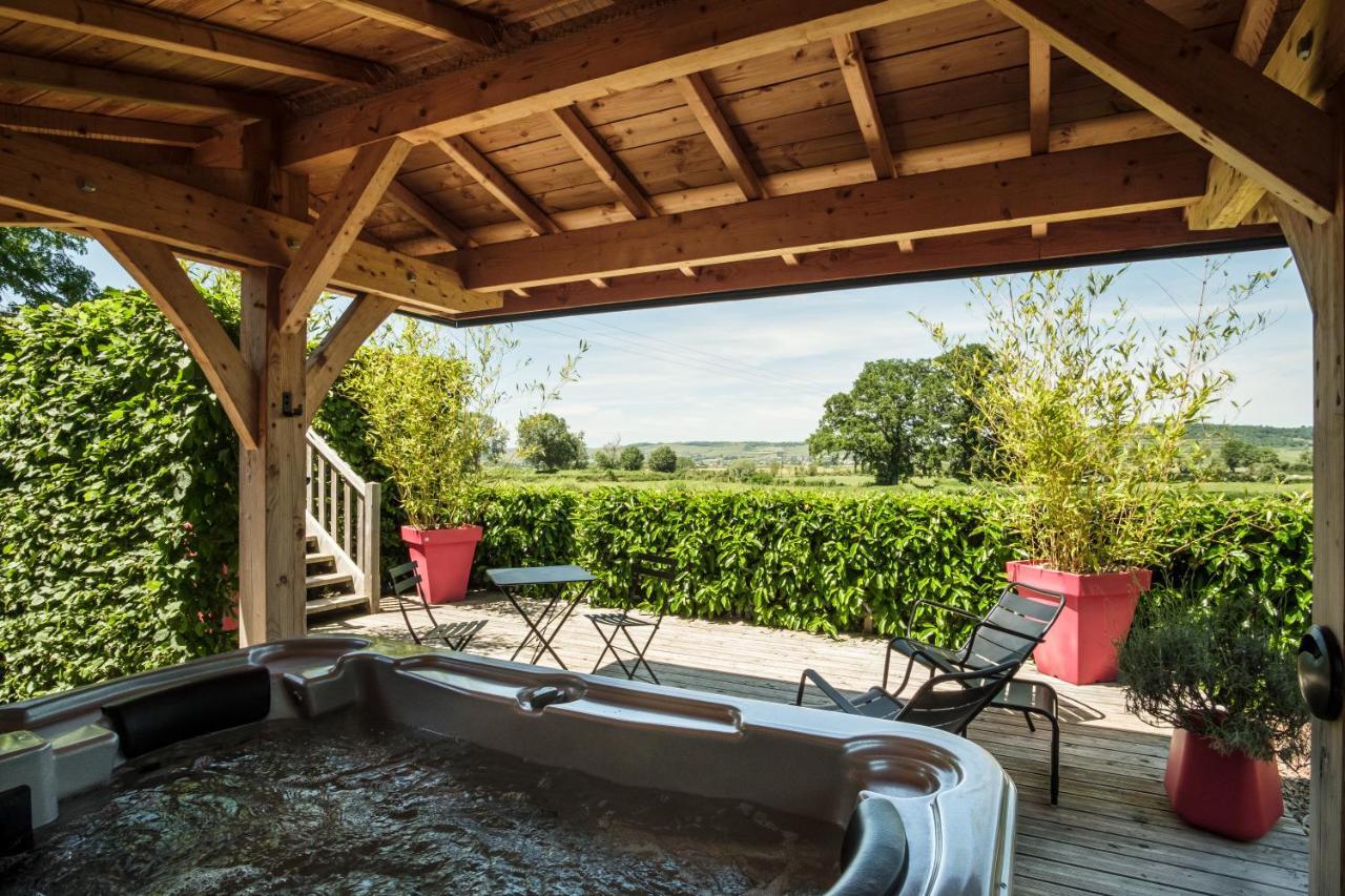 Le Domaine Des Pres Verts Suites & Chambres Avec Jacuzzi Privatif Jouey Eksteriør bilde