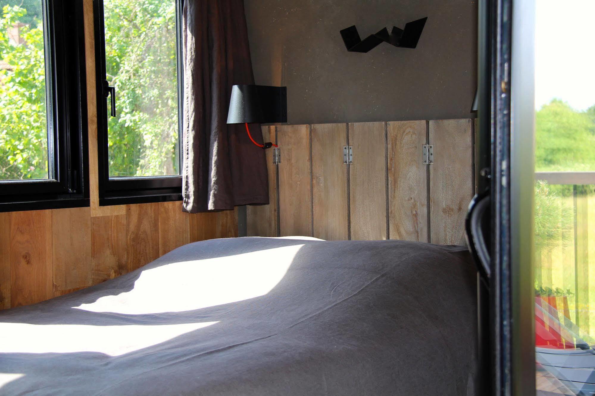 Le Domaine Des Pres Verts Suites & Chambres Avec Jacuzzi Privatif Jouey Eksteriør bilde